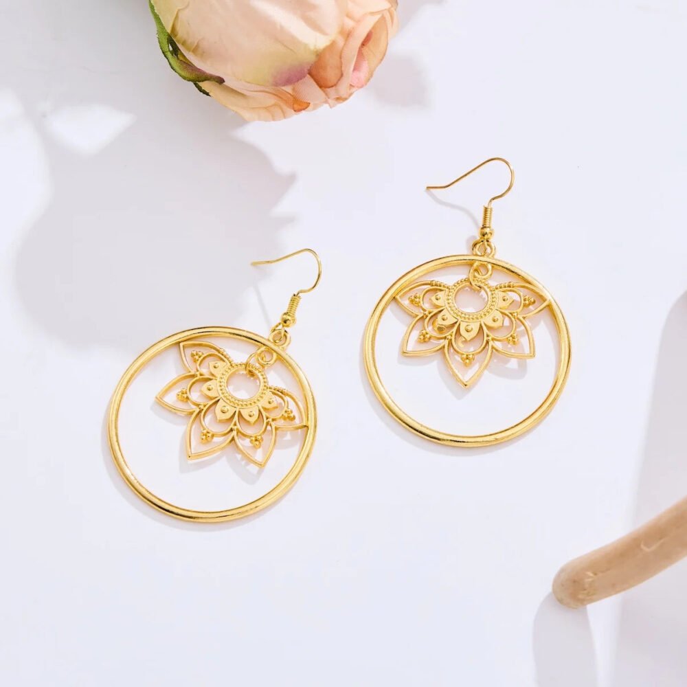 boucle d'oreille lotus en or - Image 2